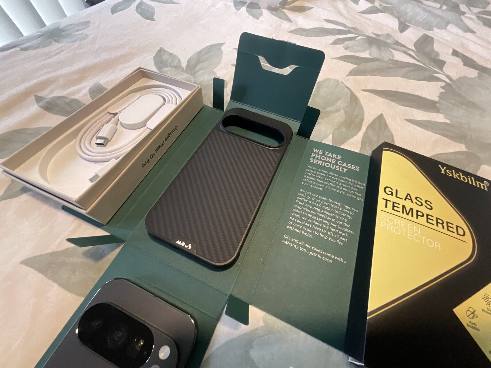 Pixel kit with tempered glass and case in the branded tray