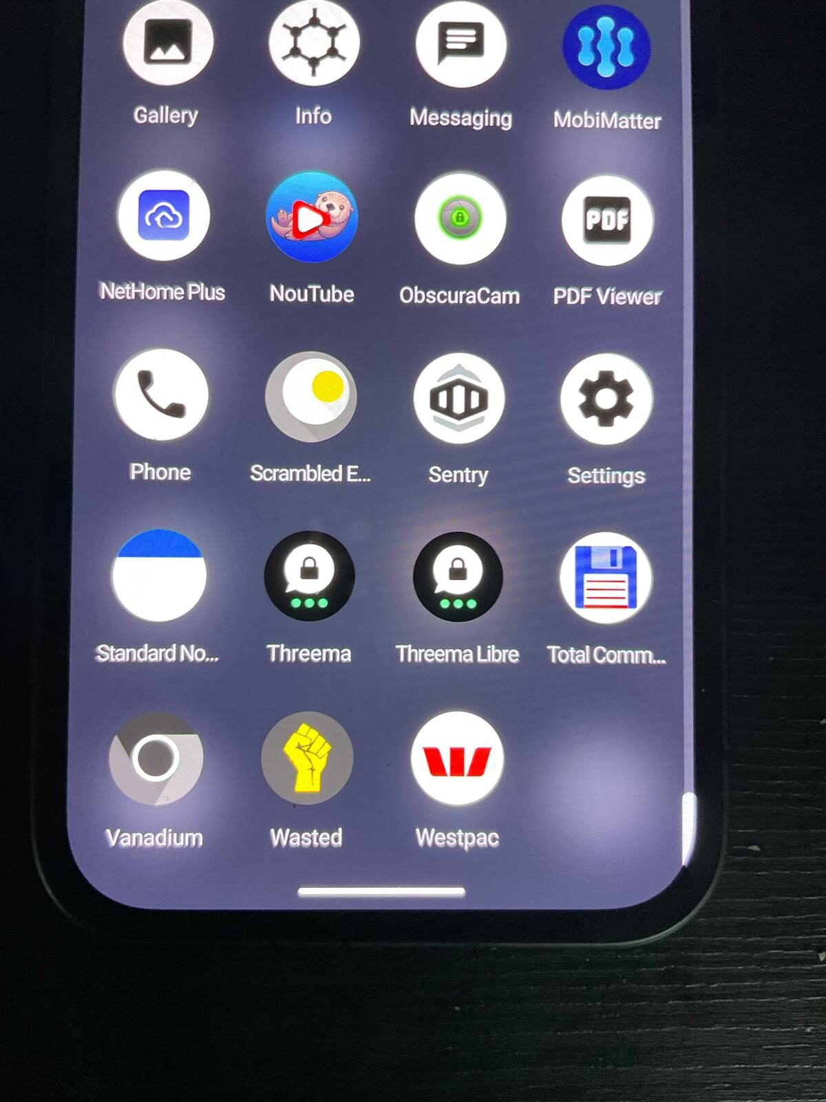 Configured app drawer with Threema, Vanadium, Sentry and ObscuraCam