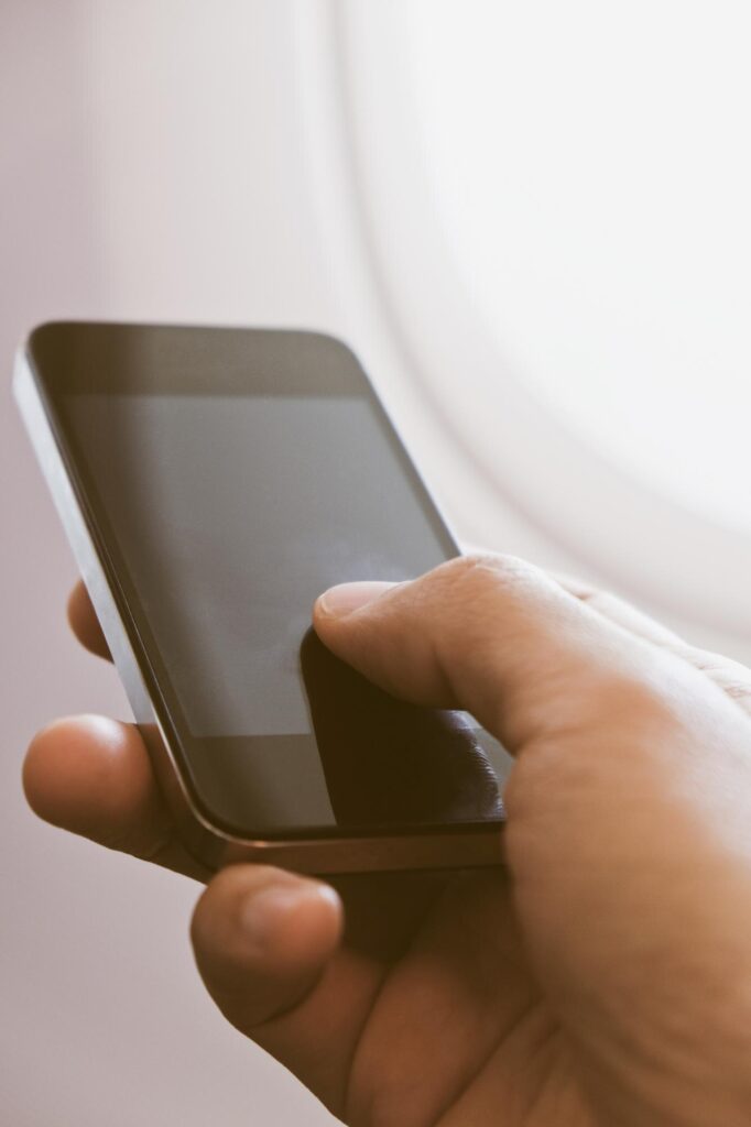 Why Standard Smartphones Fail Under Real‑World Privacy Threats